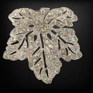 Vintage Unmarked Coro Clear Rhinestone Ivy Leaf Dress Clip